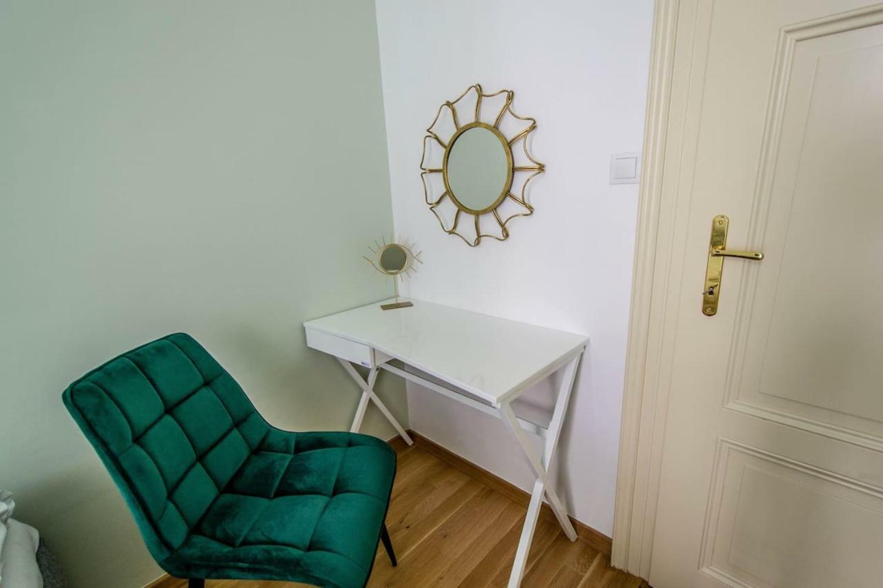 Design 3Bdr Apartment In Residence, Free Parking Prag Exteriör bild