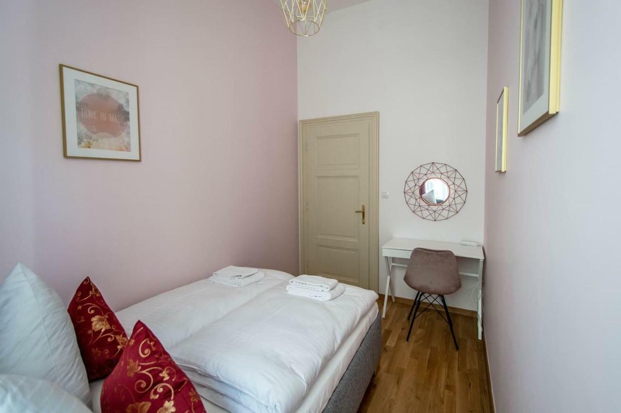Design 3Bdr Apartment In Residence, Free Parking Prag Exteriör bild