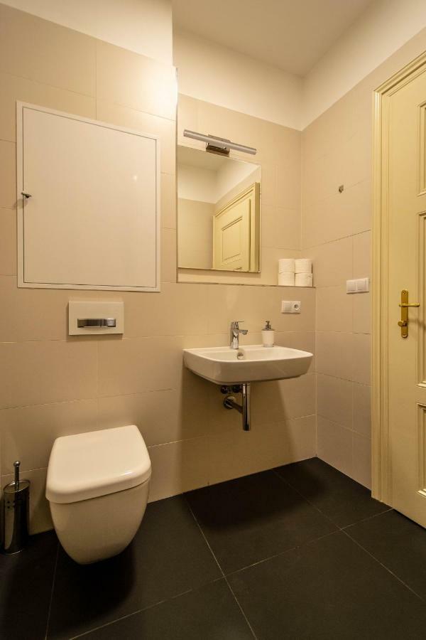Design 3Bdr Apartment In Residence, Free Parking Prag Exteriör bild